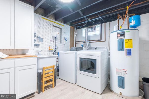 Interior, Washer, Wood Texture Flooring