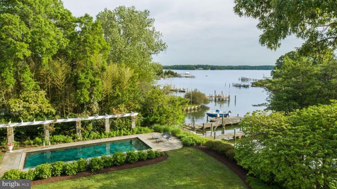 Exterior, Lake, Pool, Water