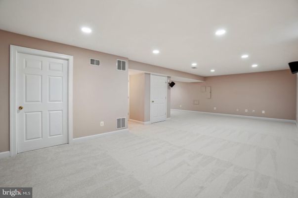 Empty room, Interior, Recessed Lighting
