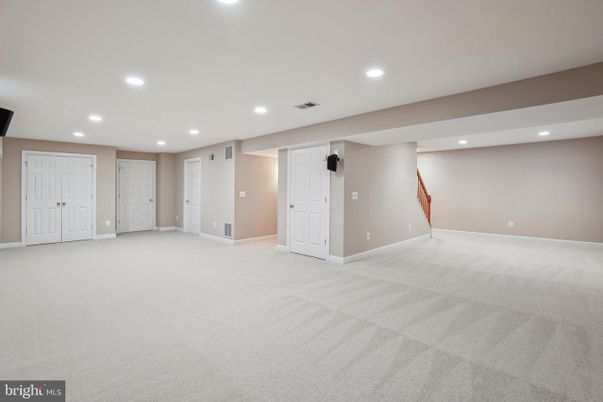 Empty room, Interior, Recessed Lighting