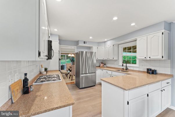 Dining room, Interior, Kitchen, Recessed Lighting, Stainless Steel Appliances, Wood Texture Flooring