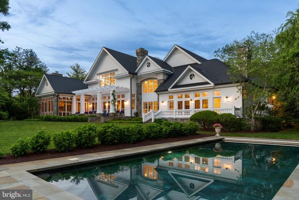 Exterior, Facade, Pool, Queen Anne Victorian