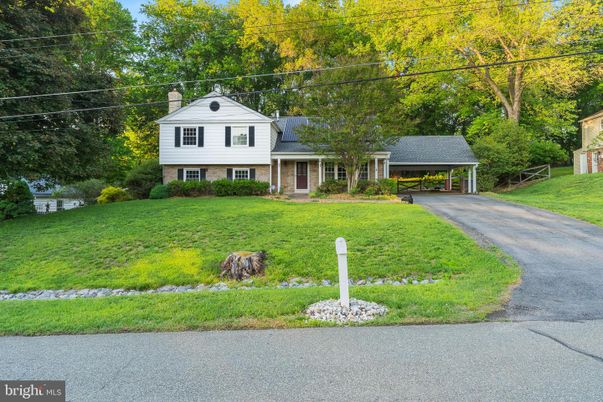 Backyard, Exterior, Facade, Raised Ranch
