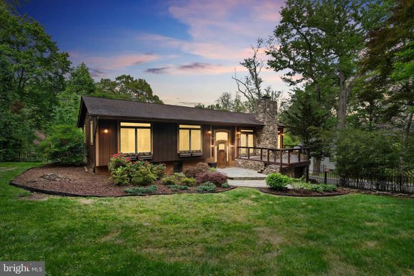 Backyard, Exterior, Facade, Raised Ranch