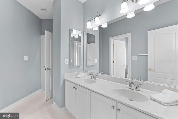 Bathroom, Dual Sink Vanities, Interior
