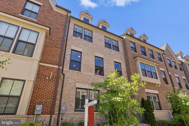 Exterior, Facade, Brick Facade, Rowhouse