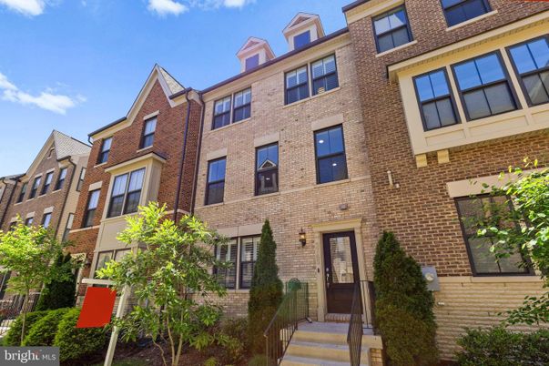 Exterior, Facade, Brick Facade, Rowhouse