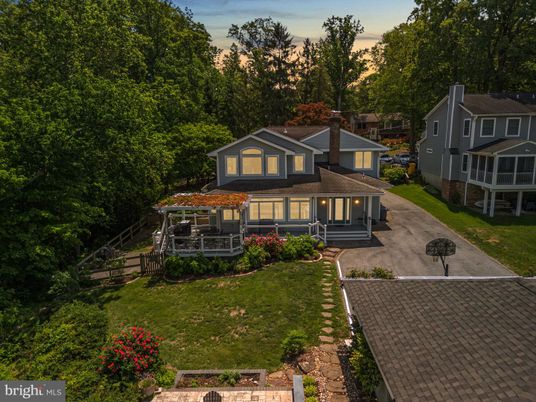Backyard, Exterior, Facade, American Foursquare