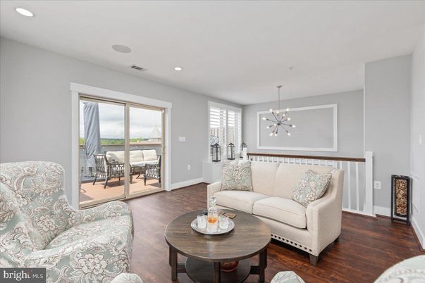 Interior, Living room, Pendant Lights, Recessed Lighting, Wood Texture Flooring