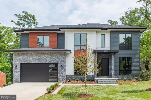 Attached, Exterior, Facade, Modern