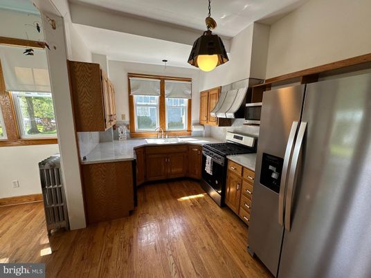 Interior, Kitchen, Pendant Lights, Wood Texture Flooring