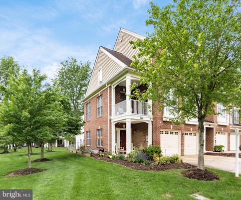 Attached, Backyard, Exterior, Facade, Brick Facade, Georgian