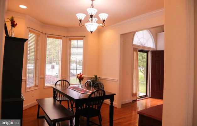 Chandelier, Dining room, Interior, Recessed Lighting, Wood Texture Flooring