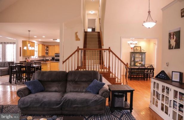 Dining room, Interior, Kitchen, Living room, Pendant Lights, Recessed Lighting, Stainless Steel Appliances, Wood Texture Flooring