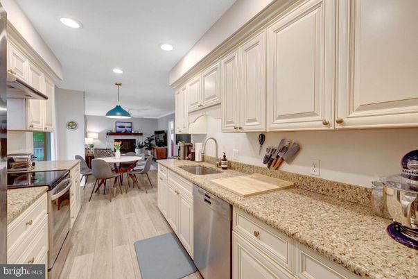Dining room, Interior, Kitchen, Pendant Lights, Recessed Lighting, Wood Texture Flooring