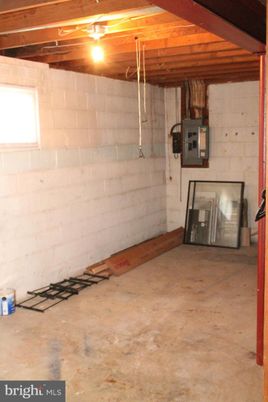 Empty room, Interior, Stone Walls, Wooden Beams