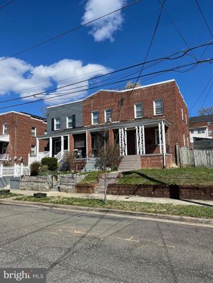 Exterior, Facade, Brick Facade, Georgian
