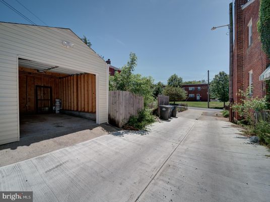 Detached Garage, Exterior