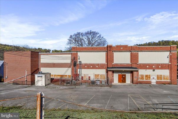 Exterior, Facade, Brick Facade, Modern