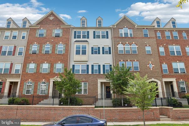 Exterior, Facade, Brick Facade, Rowhouse