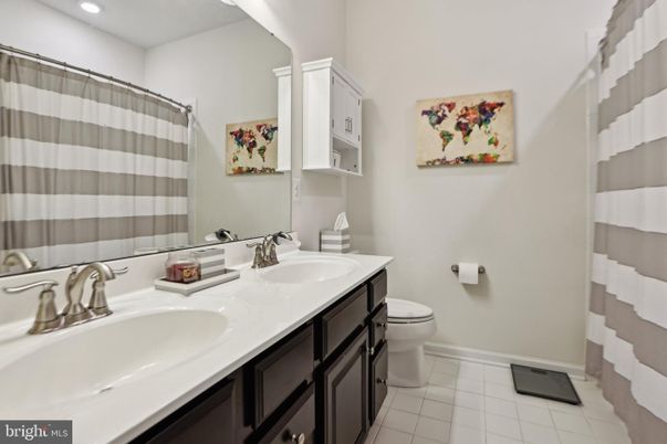 Bathroom, Dual Sink Vanities, Interior, Recessed Lighting