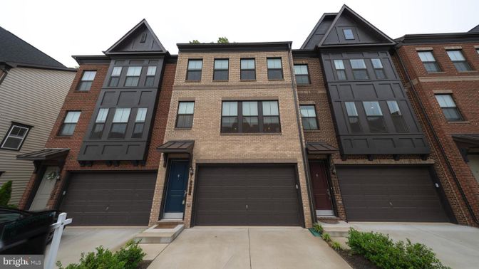 Attached, Exterior, Facade, Brick Facade, Rowhouse