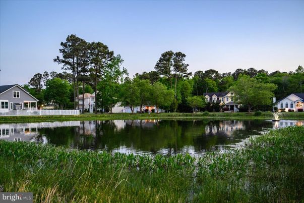Exterior, Lake