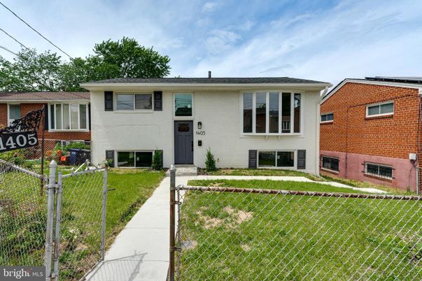 Exterior, Facade, Brick Facade, Raised Ranch