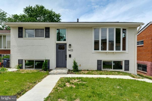 Exterior, Facade, Brick Facade, Raised Ranch
