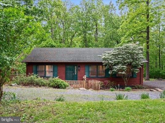 Backyard, Exterior, Facade, Log Home