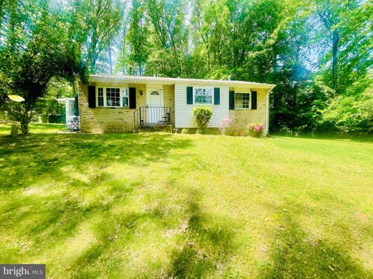 Backyard, Exterior, Facade, Ranch