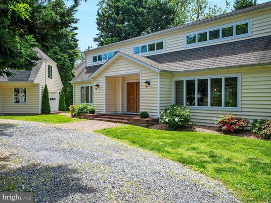 Exterior, Facade, Cape Cod