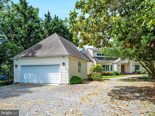 Attached, Exterior, Facade, Cape Cod