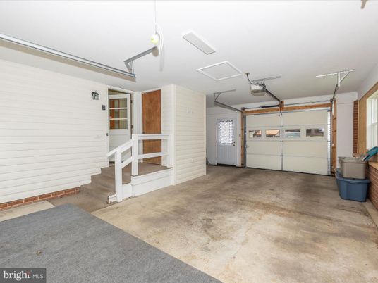 Garage, Interior