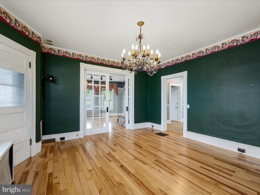 Chandelier, Empty room, Interior, Wood Texture Flooring