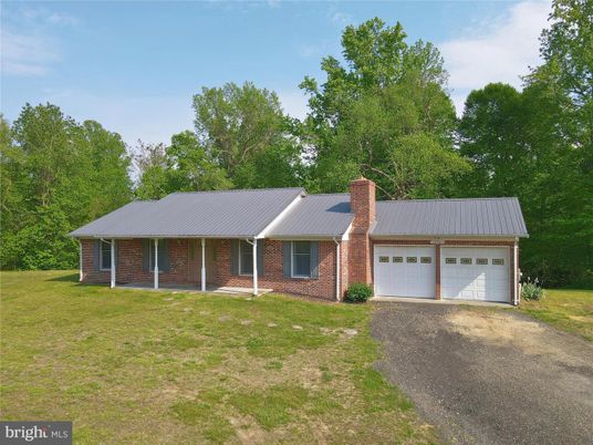 Attached, Exterior, Facade, Brick Facade, Ranch