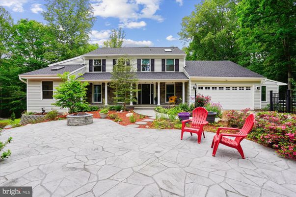 Attached, Exterior, Facade, Cape Cod