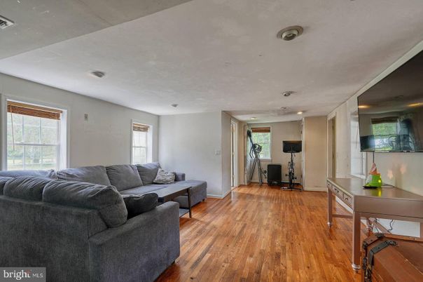 Fitness Equipment, Interior, Living room, Recessed Lighting, Wood Texture Flooring