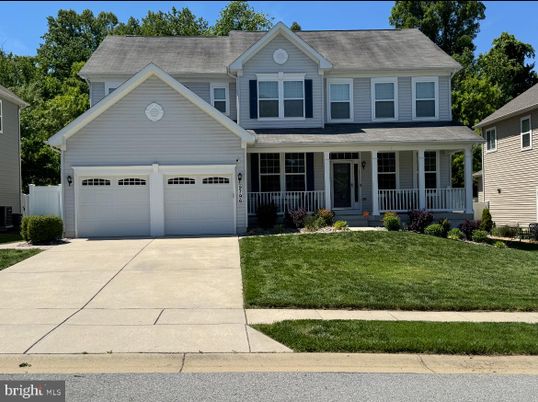 Attached, Exterior, Facade, Farmhouse