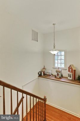Interior, Pendant Lights, Wood Texture Flooring