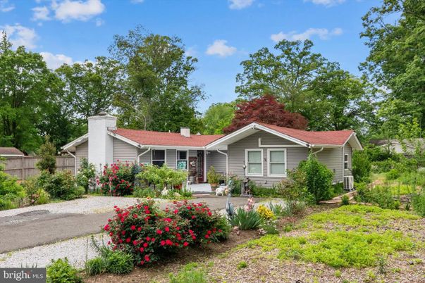 Backyard, Exterior, Facade, Ranch