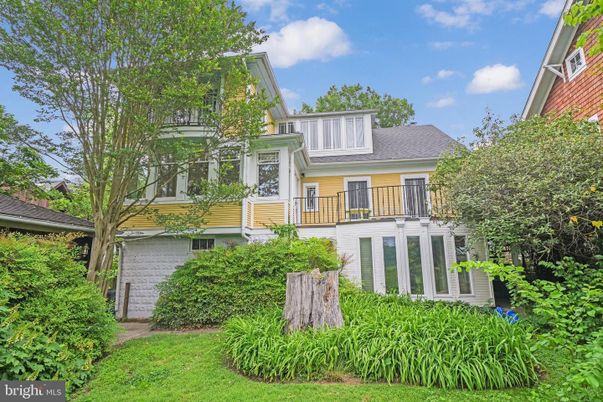 Exterior, Facade, Brick Facade, Queen Anne Victorian