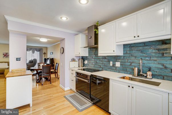 Dining room, Interior, Kitchen, Recessed Lighting, Wood Texture Flooring