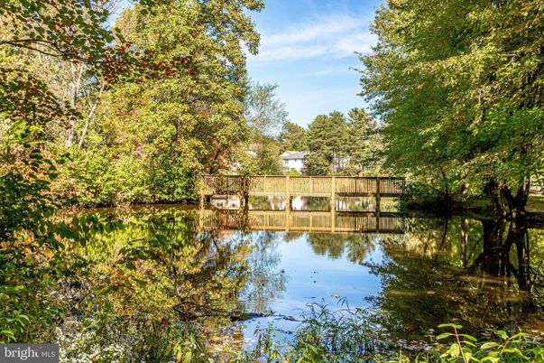 Exterior, Lake