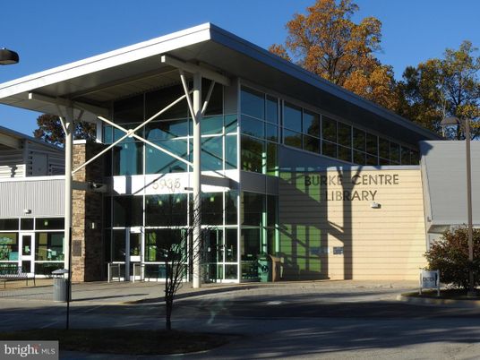 Exterior, Facade, Modern