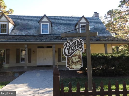 Exterior, Facade, Cape Cod
