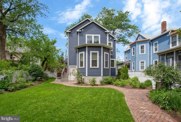 Backyard, Exterior, Facade, Queen Anne Victorian