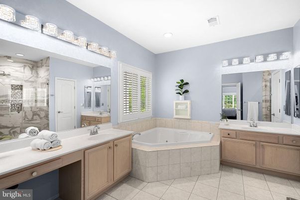 Bathroom, Dual Sink Vanities, Interior, Recessed Lighting