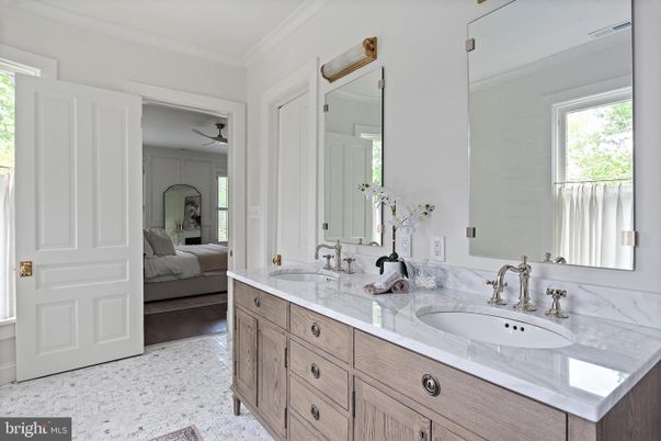 Bathroom, Bedroom, Dual Sink Vanities, Interior