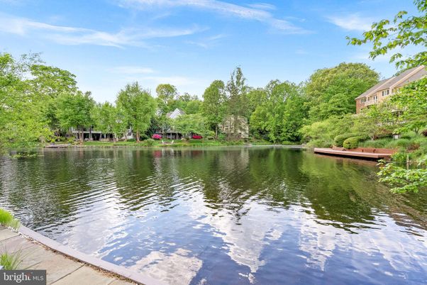 Exterior, Lake